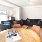 Penthuus Modern Retreat