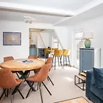 Penthuus Modern Retreat
