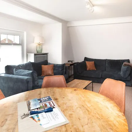 Penthuus Modern Retreat