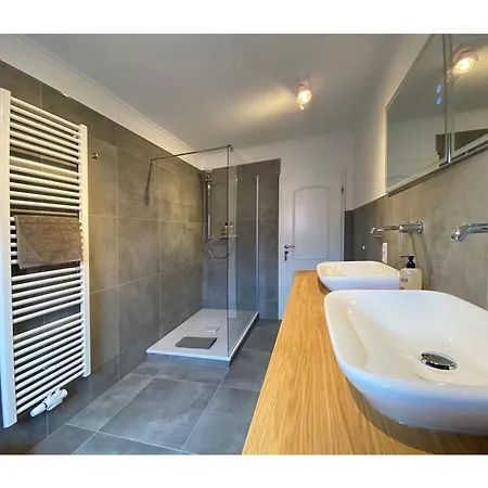 Penthuus Modern Retreat Ferienhaus